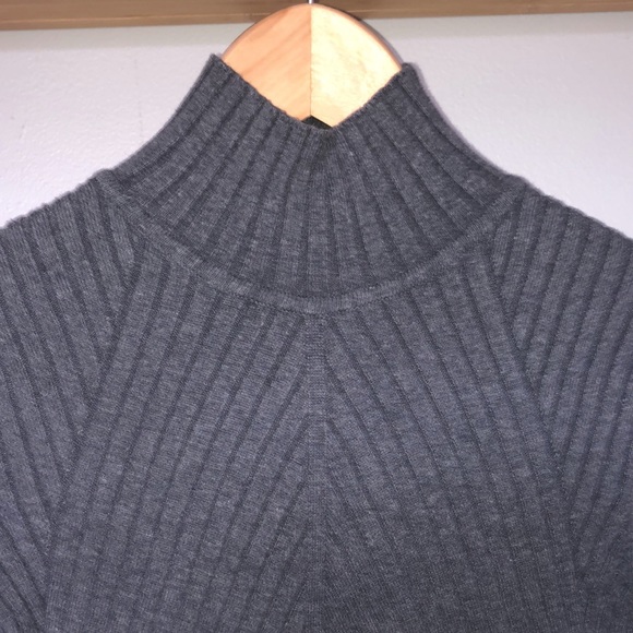 Fitted Turtle Neck - Picture 2 of 5